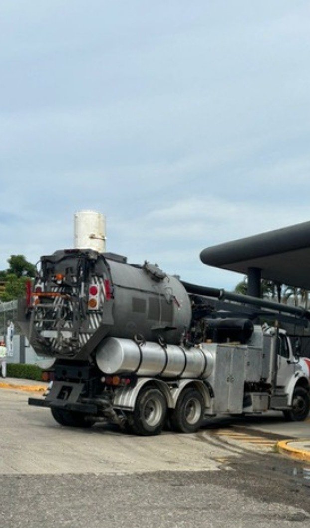Camión Vactor de DEYSA en planta de Coca-Cola FEMSA